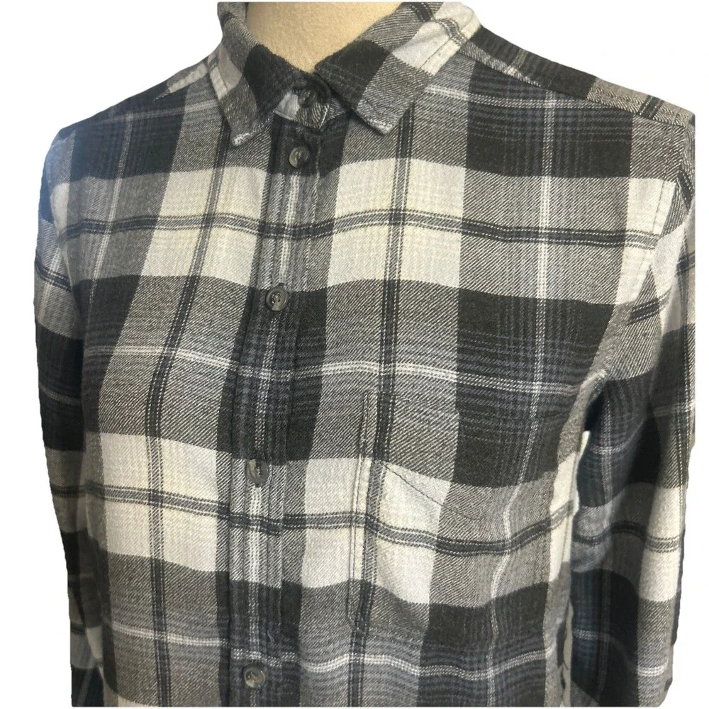 American Eagle Womens S  Amazingly Soft Boyfriend Fit flannel Gray Button
